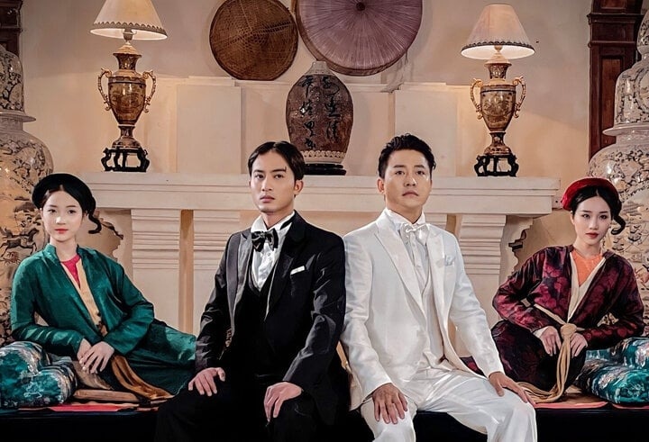Tuấn Hưng cho biết, khi phim "Đào, phở và piano" mới ra rạp bản thân anh cũng không đặt được vé để xem. Vì quá nóng lòng muốn được thưởng thức bộ phim, Tuấn Hưng đã quyết định bao trọn 1 phòng chiếu để mời cả gia đình cùng xem. "Khi liên hệ được với rạp chiếu phim Quốc gia, mình quyết định đặt nguyên 1 phòng mời gia đình, bạn bè thân đi xem", anh nói. (Theo: VTC News)