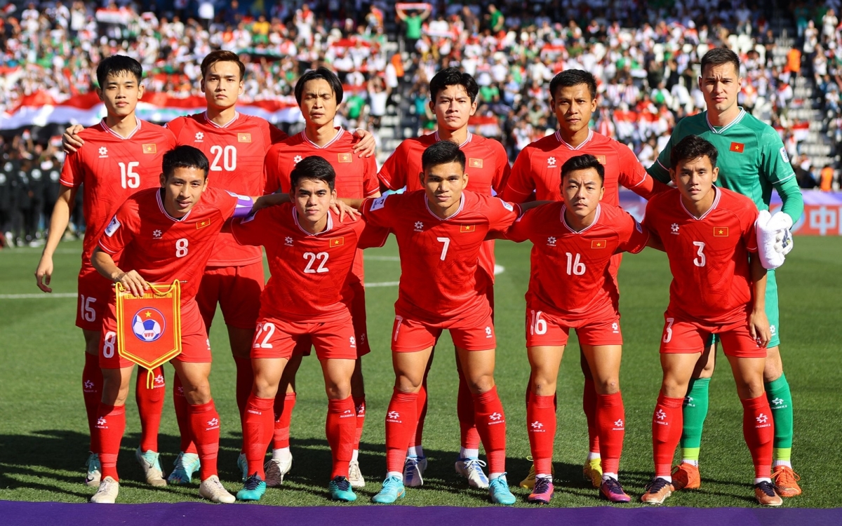 ĐT Việt Nam thường được giới truyền thông quốc tế gọi là “Rồng vàng”. Tại AFF Cup 2020, linh vật của ĐT Việt Nam cũng là con rồng. Tuy nhiên, giới truyền thông trong nước thường sử dụng biệt danh “Chiến binh sao vàng” cho ĐT Việt Nam. (Ảnh: Reuters)