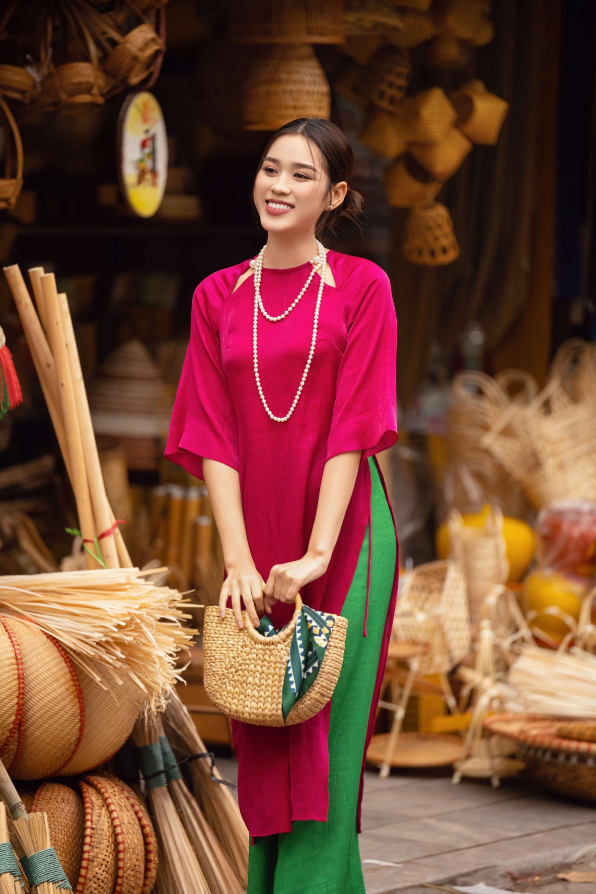 Người đẹp xứ Thanh cũng duy trì “phong độ” khi xuất hiện thường xuyên trên sàn catwalk của nhiều show diễn thời trang lớn trên cả nước.