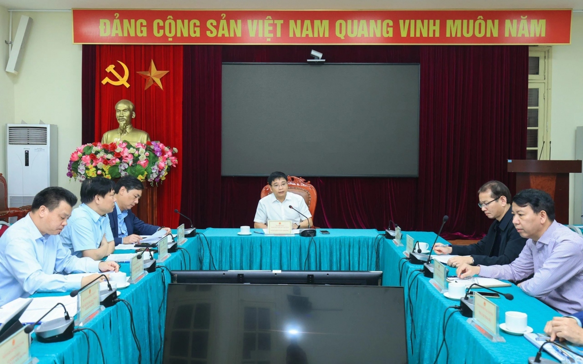 Bộ trưởng Nguyễn Văn Thắng chỉ đạo các đơn vị lắng nghe, tiếp thu phản ánh của báo chí, người dân để tổ chức giao thông trên các cao tốc được phân kỳ đầu tư tốt hơn.