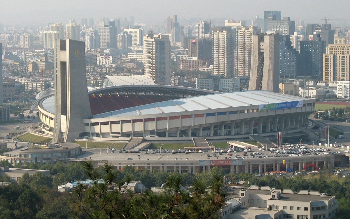 Sân vận động và nhà thi đấu Hoàng Long (rồng vàng) tại Hàng Châu là một trong những địa điểm thi đấu tại ASIAD 19. Trong quá khứ, sân vận động Hoàng Long từng là địa điểm thi đấu World Cup nữ 2007 và diễn ra trận bán kết giữa ĐT nữ Brazil gặp ĐT nữ Mỹ. (Ảnh: Getty)