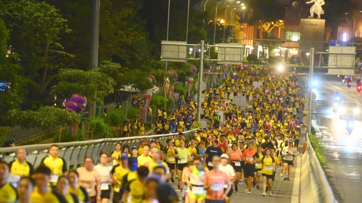 11.000 vận động viên tham gia giải marathon VPBank Ho Chi Minh City Midnight.