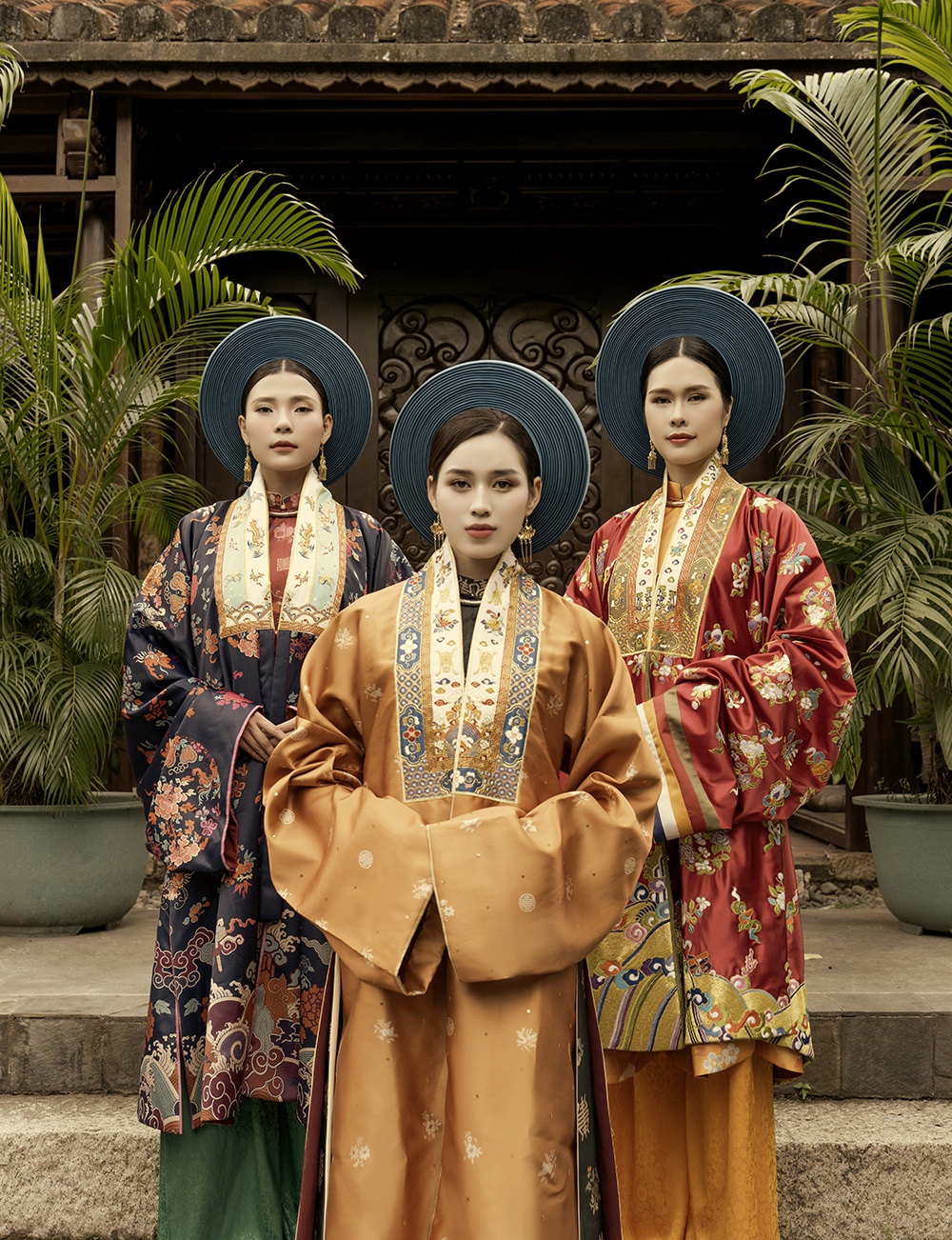 Hoa hậu Đỗ Thị Hà - cháu gái của Phúc Anh - cho biết bản thân rất hạnh phúc khi được tham dự một dự án nhỏ nhưng đầy ý nghĩa cùng người cô Phúc Anh và diễn viên Thuý Diễm. Thúy Diễm hào hứng cho biết: “Không phải lúc nào cũng được trở thành ‘người xưa’ thế này. Khi khoác lên trang phục này, tôi cũng tự thấy bản thân trở nên mực thước, điềm đạm hơn!...”