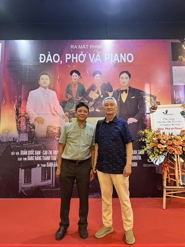 Giám đốc sản xuất Nguyễn Minh Phương và đạo diễn Phi Tiến Sơn tại buổi ra mắt phim Đào, phở và piano.