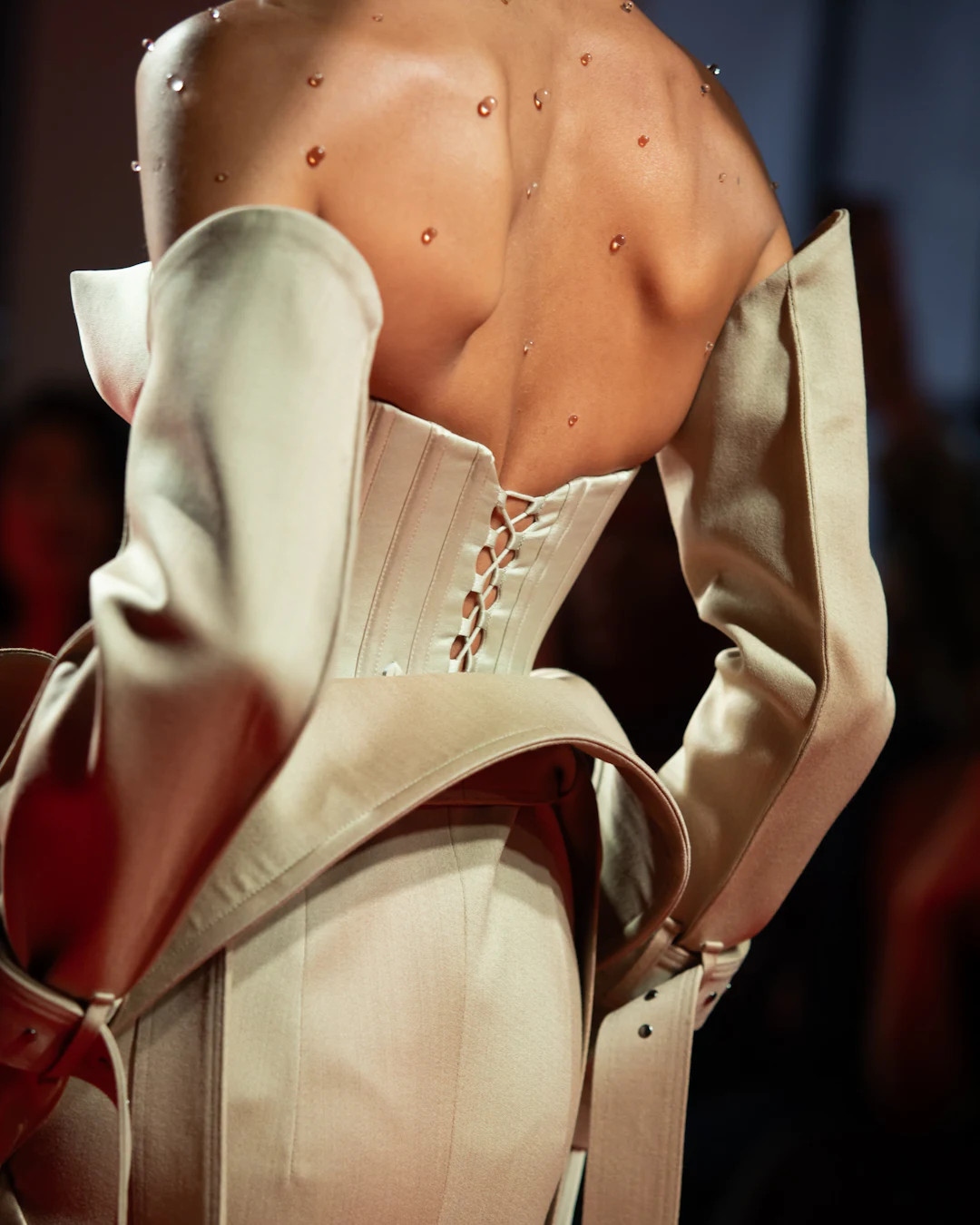 Một thiết kế tinh tế tại buổi trình diễn Haute Couture Xuân 2024 của Robert Wun.