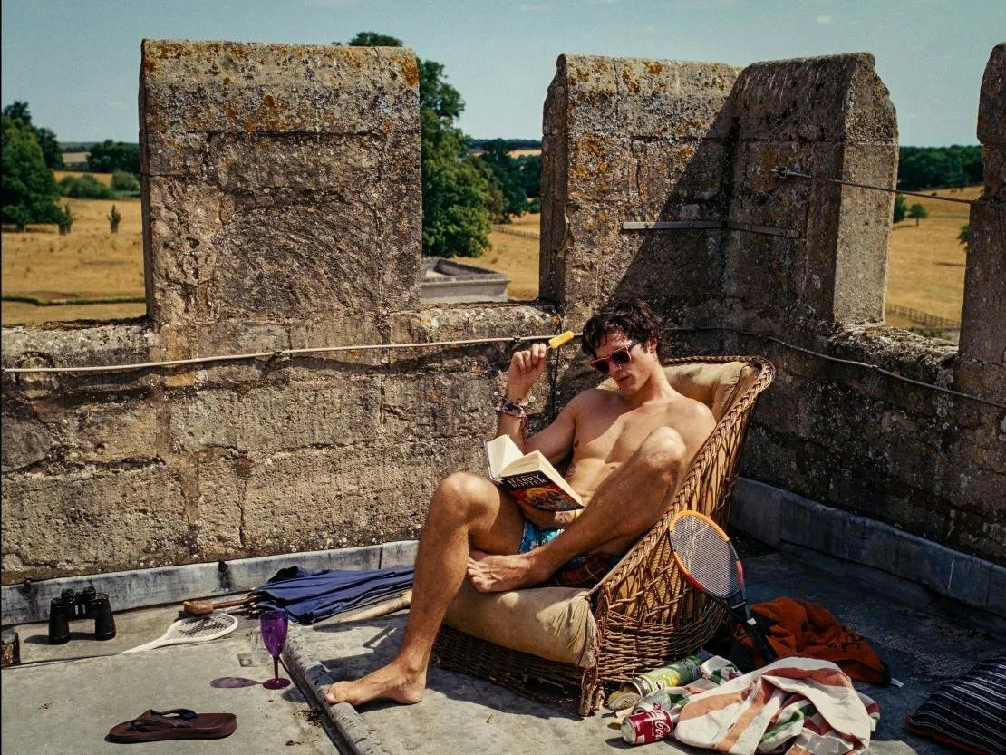 Xóa bỏ hình tượng nam thần học đường ở “Kissing Booth”, Elordi cho khán giả thấy một Felix vừa đáng sợ nhưng đầy cuốn hút.