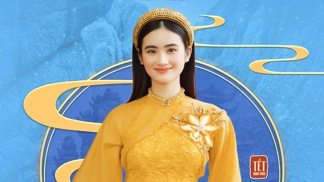 Sau 2 tháng qua Úc, Hoa hậu Ý Nhi đã thích nghi với môi trường và cuộc sống sinh hoạt nơi đây. Đồng thời, người đẹp Bình Định còn làm việc bán thời gian để có thêm thu nhập và trải nghiệm cho bản thân. Ý Nhi cho biết: "Số tiền tôi kiếm được trong lần nhận lương đầu tiên được dùng để giúp đỡ các hộ gia đình khó khăn ở tỉnh Bình Thuận cùng với công ty quản lý và các đơn vị đồng hành. Đây là điều mà tôi cùng ê kíp đã có kế hoạch từ trước. Tôi cũng rất tâm huyết với những dự án cộng đồng mà mình đã, đang và sẽ làm. Mặc dù đang đi học ở một đất nước khác nhưng tôi vẫn luôn tâm tư cho công tác thiện nguyện tại quê nhà".
Được biết, "bà trùm hoa hậu" Phạm Kim Dung đã thay mặt Hoa hậu Ý Nhi trao tặng gồm nhu yếu phẩm và lì xì cho những hộ dân khó khăn. (Nguồn: Thanh niên)