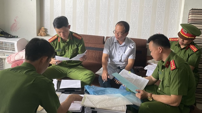 Cơ quan điều tra khám xét nơi ở của Trần Bùi Hoài Phương.