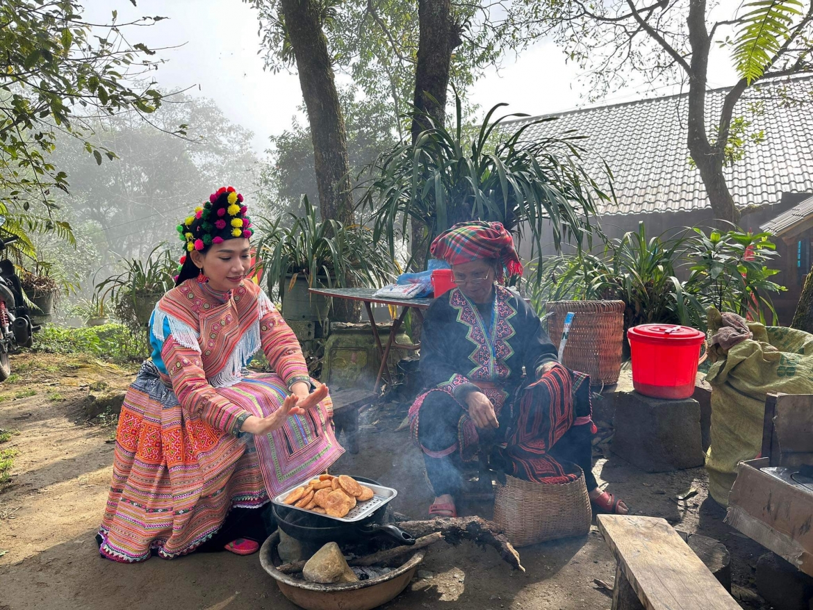 MC Mỹ Vân đón Tết cùng bà con ở Sin Suối Hồ.