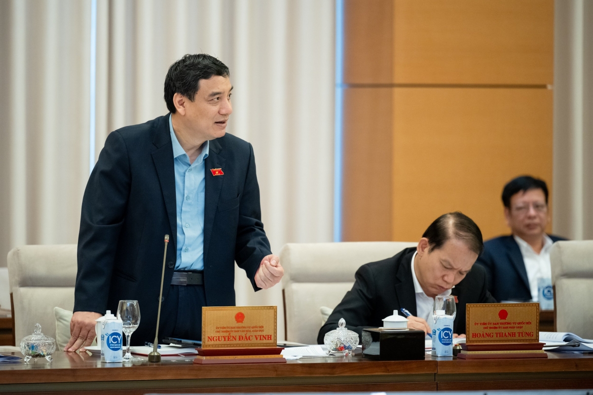 Ông Nguyễn Đắc Vinh - Chủ nhiệm Ủy ban Văn hóa, Giáo dục của Quốc hội thảo luận tại Phiên họp 30 của Ủy ban Thường vụ Quốc hội 