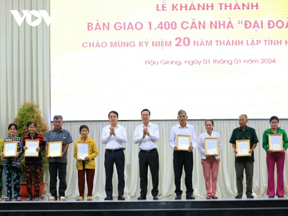 Chủ tịch nước Võ Văn Thưởng dự Lễ khánh thành, bàn giao 1.400 căn nhà Đại đoàn kết tặng hộ nghèo tại tỉnh Hậu Giang