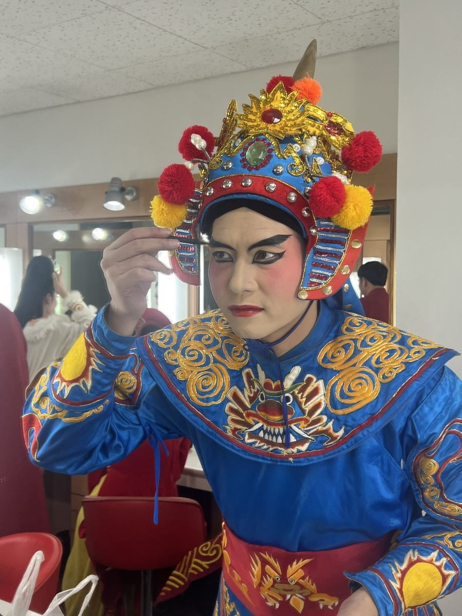 NSƯT Vũ Mạnh Linh: Hóa trang trong nghệ thuật tuồng khó hơn các môn nghệ thuật khác bởi mỗi một mặt nạ trong tuồng thì đều nói lên được tính cách của từng nhân vật đi theo mặt nạ đó.