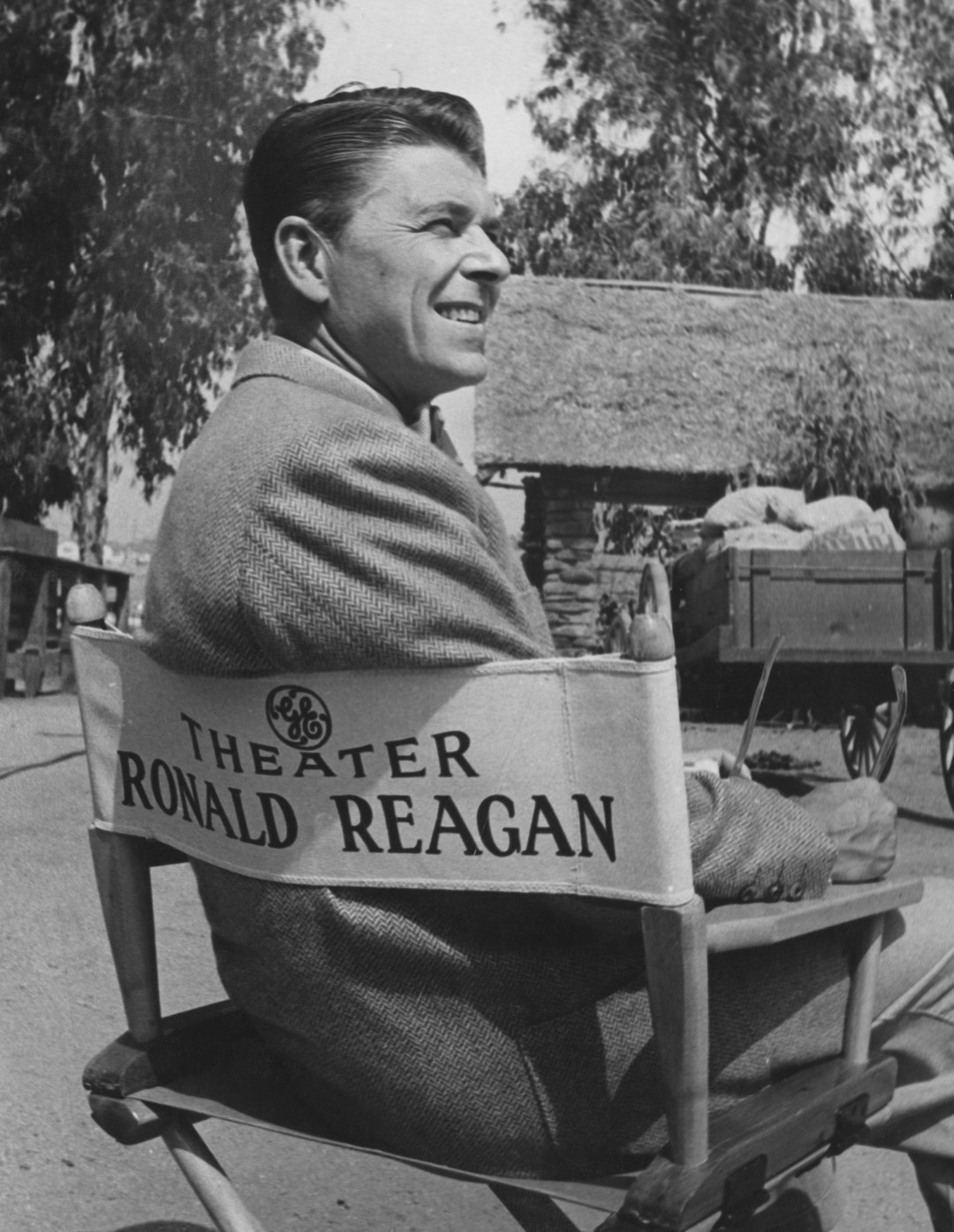 Trước khi trở thành tổng thống thứ 40 của Mỹ, ông Ronald Reagan là một nam diễn viên. Ông tham gia tổng cộng 69 bộ phim trong thời gian từ 1937 - 1964. Ông Reagan được vinh danh với một ngôi sao có khắc tên ông trên Đại lộ Danh vọng Hollywood vào năm 1960.