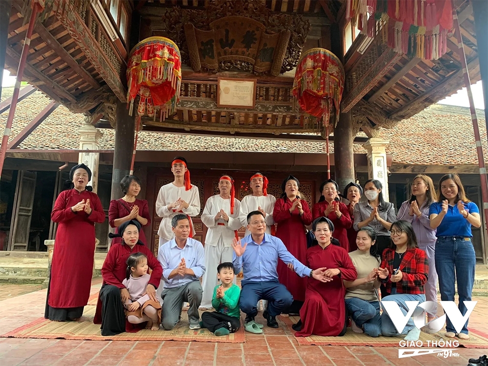 Mặc dù hiện nay, di sản hát xoan đã được công nhận và phát triển trở lại, song để những câu ca, lời hát, điệu múa này tiếp tục mang sức xuân đến cho đời sống tinh thần của người dân thì vẫn còn đó thật nhiều trăn trở, suy tư