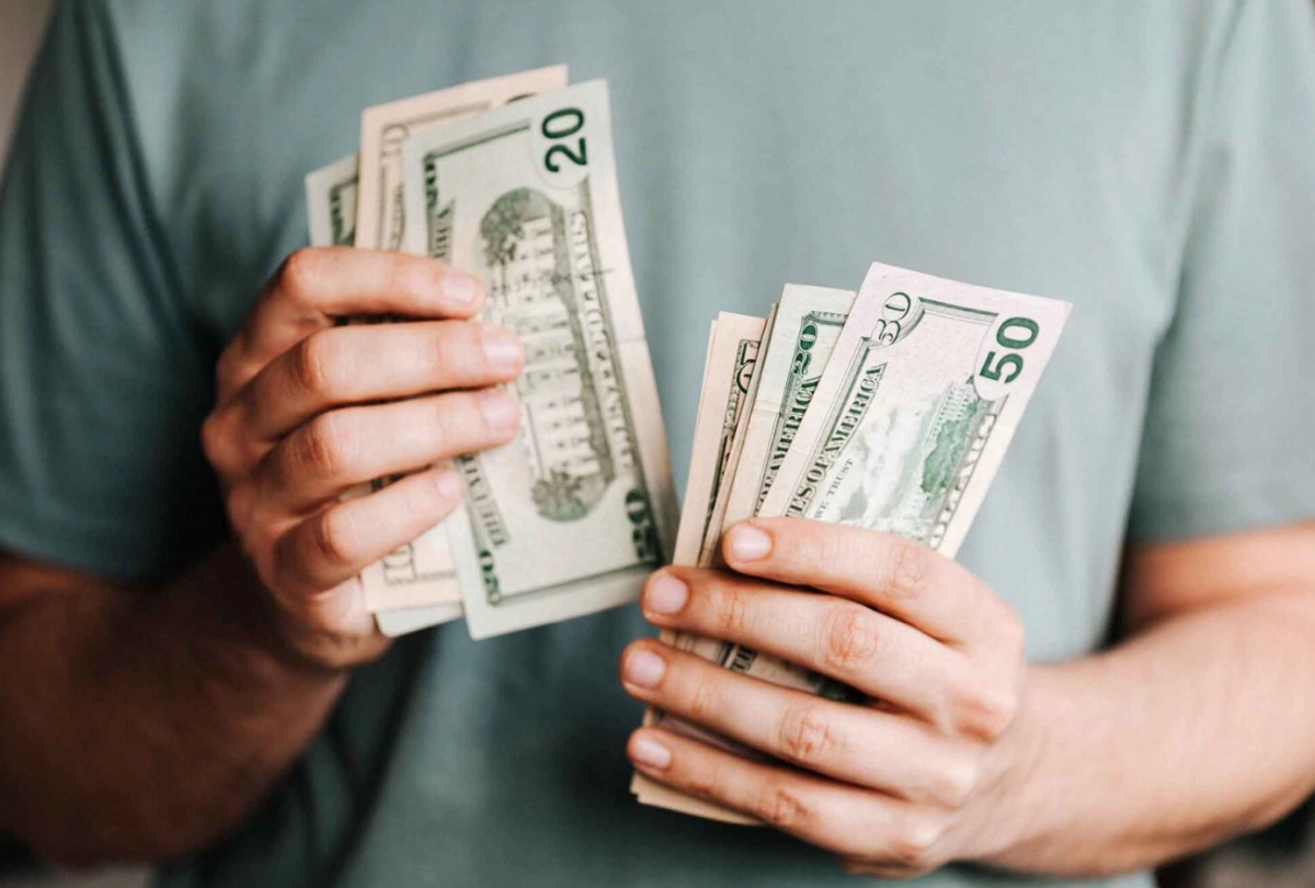 Tôi sốc nặng sau khi phát hiện chồng tiêu gần 100 triệu chỉ trong một ngày (ảnh minh họa)