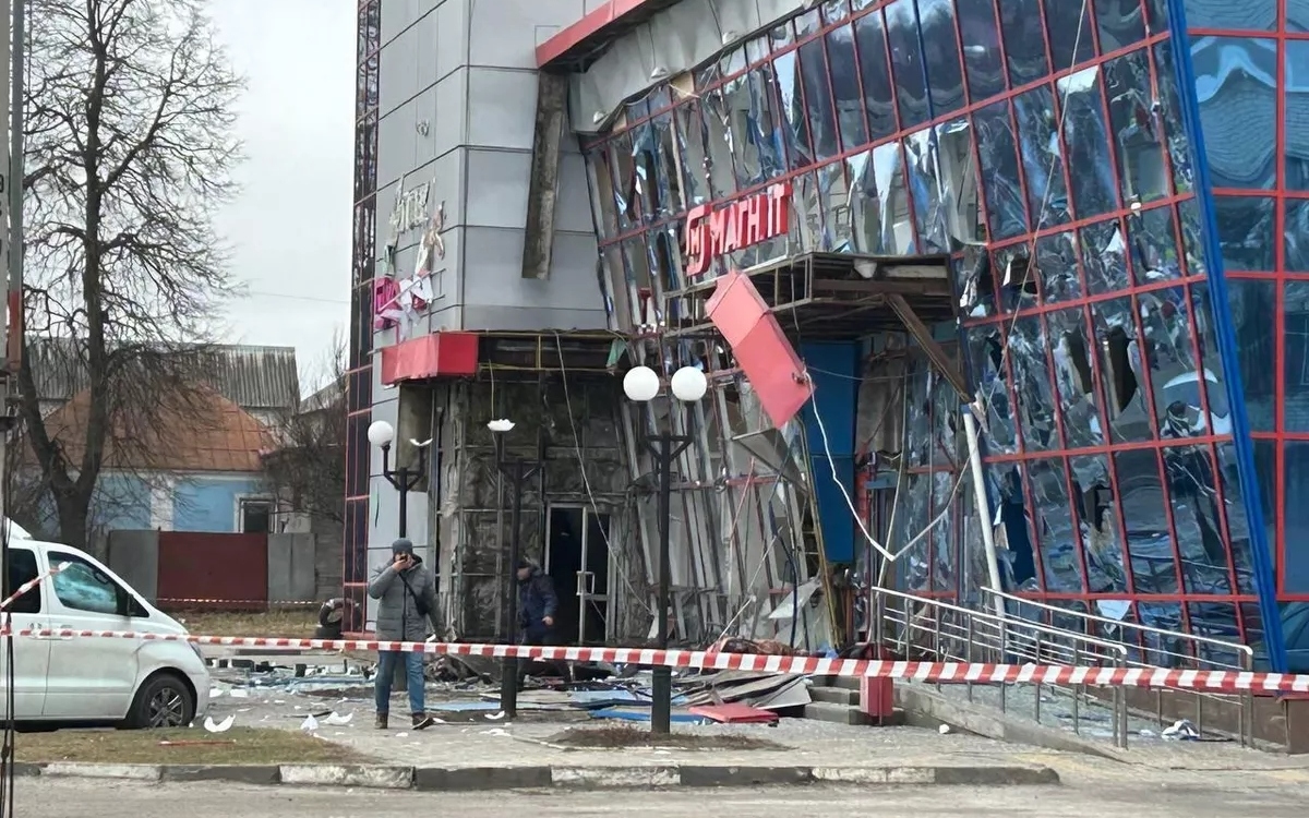 Trung tâm mua sắm của Nga tại Belgorod bị tàn phá sau cáo buộc về đòn tấn công bằng pháo phản lực Vampire. Ảnh: Sputnik.