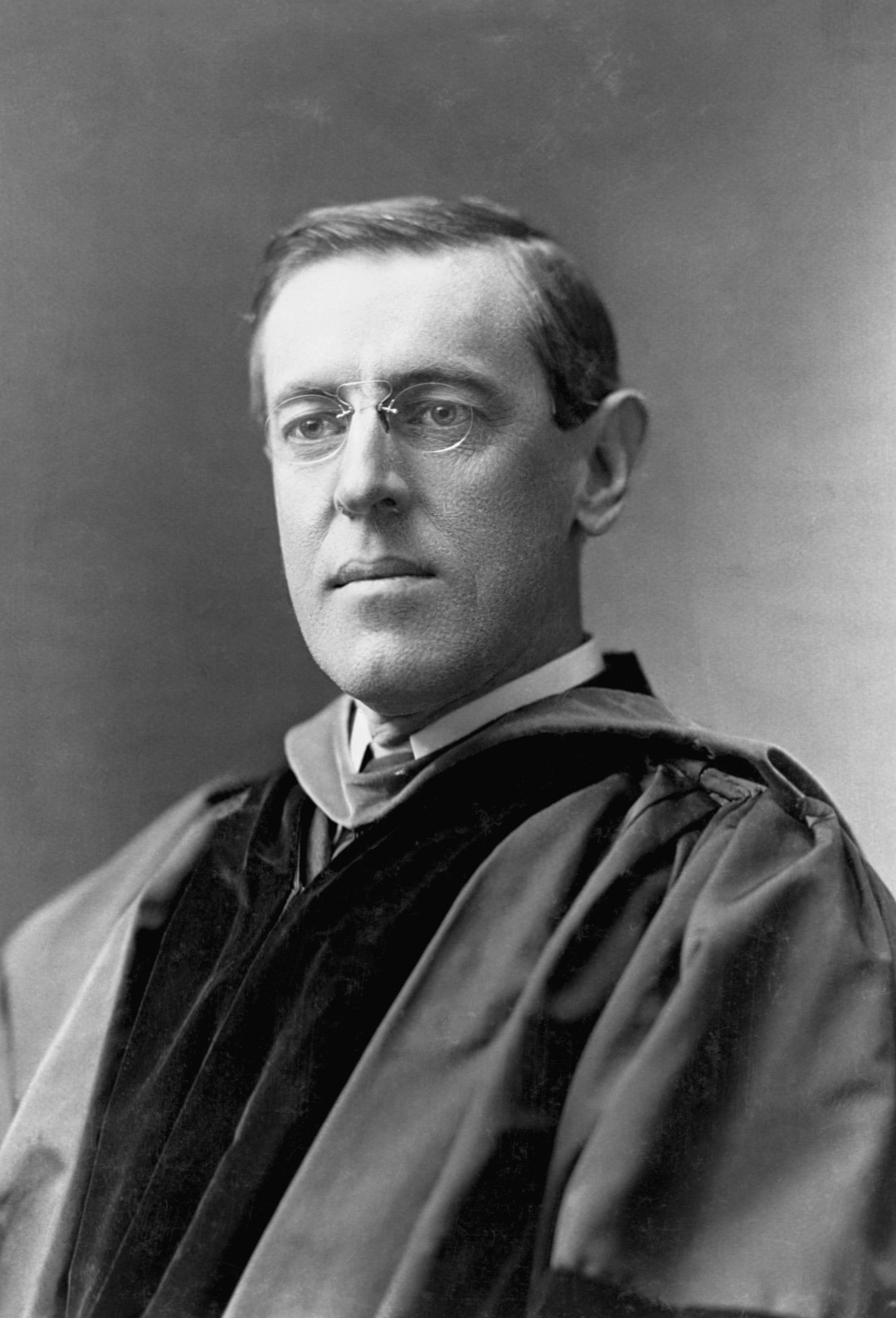 Trước khi nhậm chức tổng thống thứ 28 của Mỹ, ông Woodrow Wilson là Hiệu trưởng trường Đại học Princeton. Ông Wilson giữ chức vụ này từ năm 1902 - 1910. Princeton là một trong những đại học danh giá nhất của Mỹ.