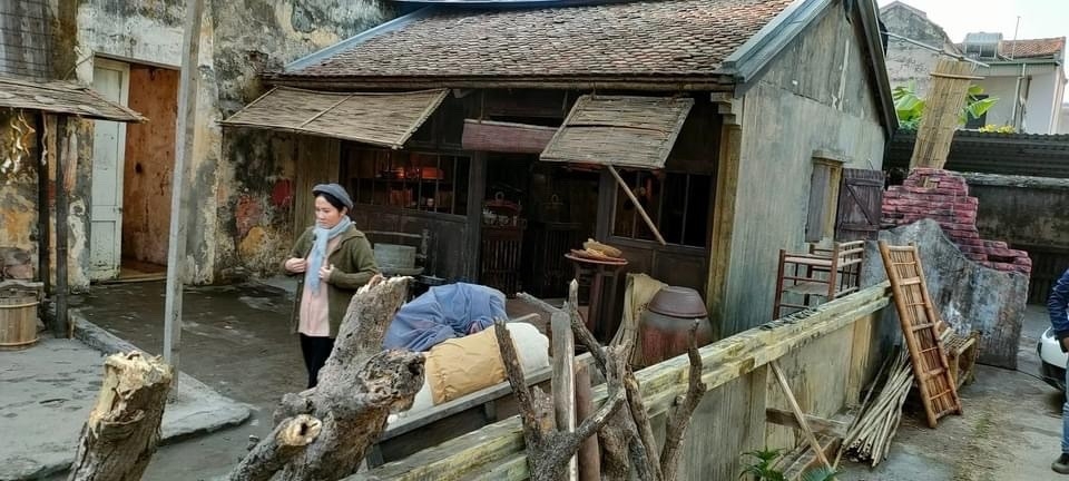 Trong phim chiến tranh, những quả nổ, những đám cháy được gọi là hiệu ứng đặc biệt. Những hiệu ứng này có ê-kíp riêng để thực hiện. Toàn bộ ê-kíp phải luôn chuẩn bị sẵn sàng dụng cụ những bình chữa cháy để đảm bảo an toàn cho diễn viên trong bối cảnh quay.
