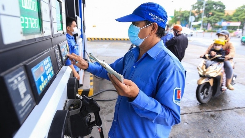 Bộ Công Thương đề nghị các thương nhân kinh doanh xăng dầu chấp hành đúng quy định của pháp luật