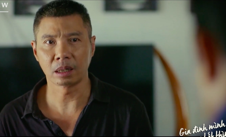 Trong phim "Gia đình mình vui bất thình lình", NSND Công Lý khắc hoạ hình ảnh ông bố yêu thương con gái phải chịu tủi khổ vì nhà chồng.