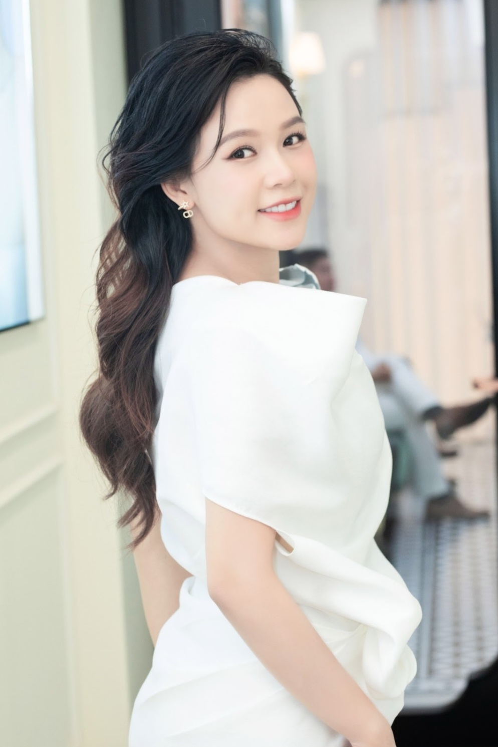 Nhan sắc xinh đẹp của Sam sau 1 tháng sinh con