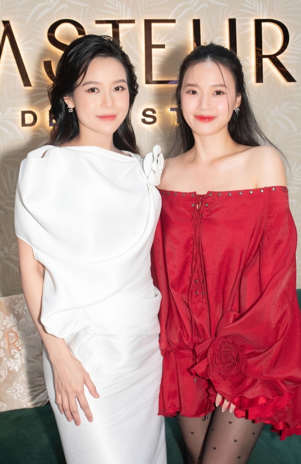Midu xinh đẹp đọ sắc Sam