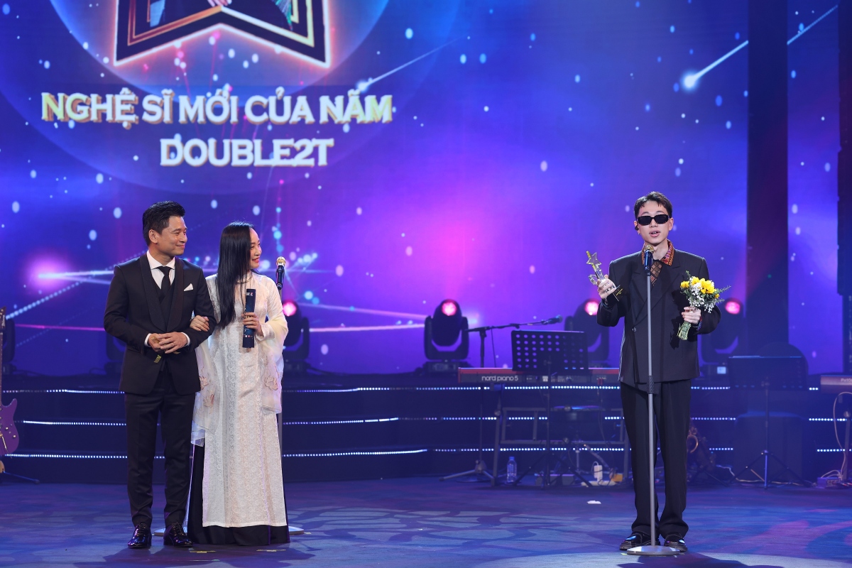 Double2T còn giành được giải Nghệ sĩ mới của năm. Nam nghệ sĩ bày tỏ khi nhận giải: "Tôi rất vui tự hào vì giải thưởng Nghệ sĩ mới của năm dành cho mình. Sự vinh danh này giúp tôi cảm thấy có thể đóng góp được nhiều hơn cho âm nhạc Việt Nam. Trong thời gian sớm nhất, tôi dự định sẽ ra mắt album đầu tiên trong sự nghiệp".