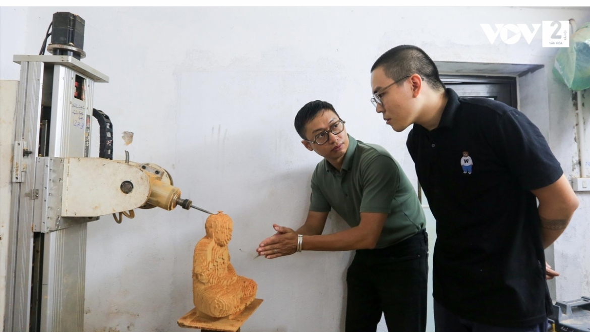 Để cho ra đời một sản phẩm số hóa, cần tìm hiểu kỹ không gian văn hóa liên quan đến sản phẩm đó, lên bản đề cương chi tiết, cùng các nhà nghiên cứu chuyên môn bàn thảo để cho ra bản vẽ hoàn chỉnh, cuối cùng đưa vào sản xuất.