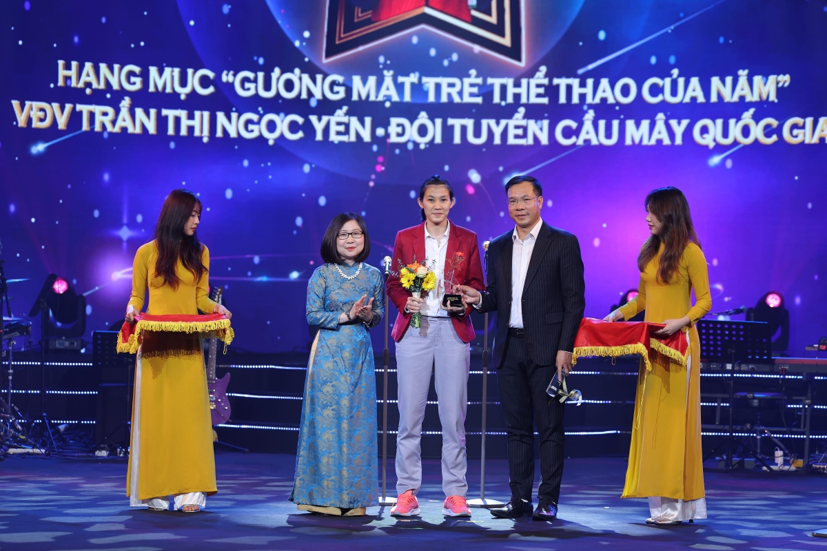 Vượt qua nhiều đối thủ nặng ký, tuyển thủ Trần Thị Ngọc Yến đã giành chiến thắng ở hạng mục "Gương mặt trẻ thể thao của năm". Ở tuổi 19, cô em út của đội tuyển cầu mây quốc gia đã cùng các đồng đội trải qua một năm thi đấu đầy thành công. Trong đó, tiêu biểu là việc đem về tấm HCV ASIAD 19 cho cầu mây Việt Nam sau 17 năm chờ đợi, bên cạnh ngôi vô địch châu Á và thế giới nội dung đội tuyển 4 nữ trong năm 2023.