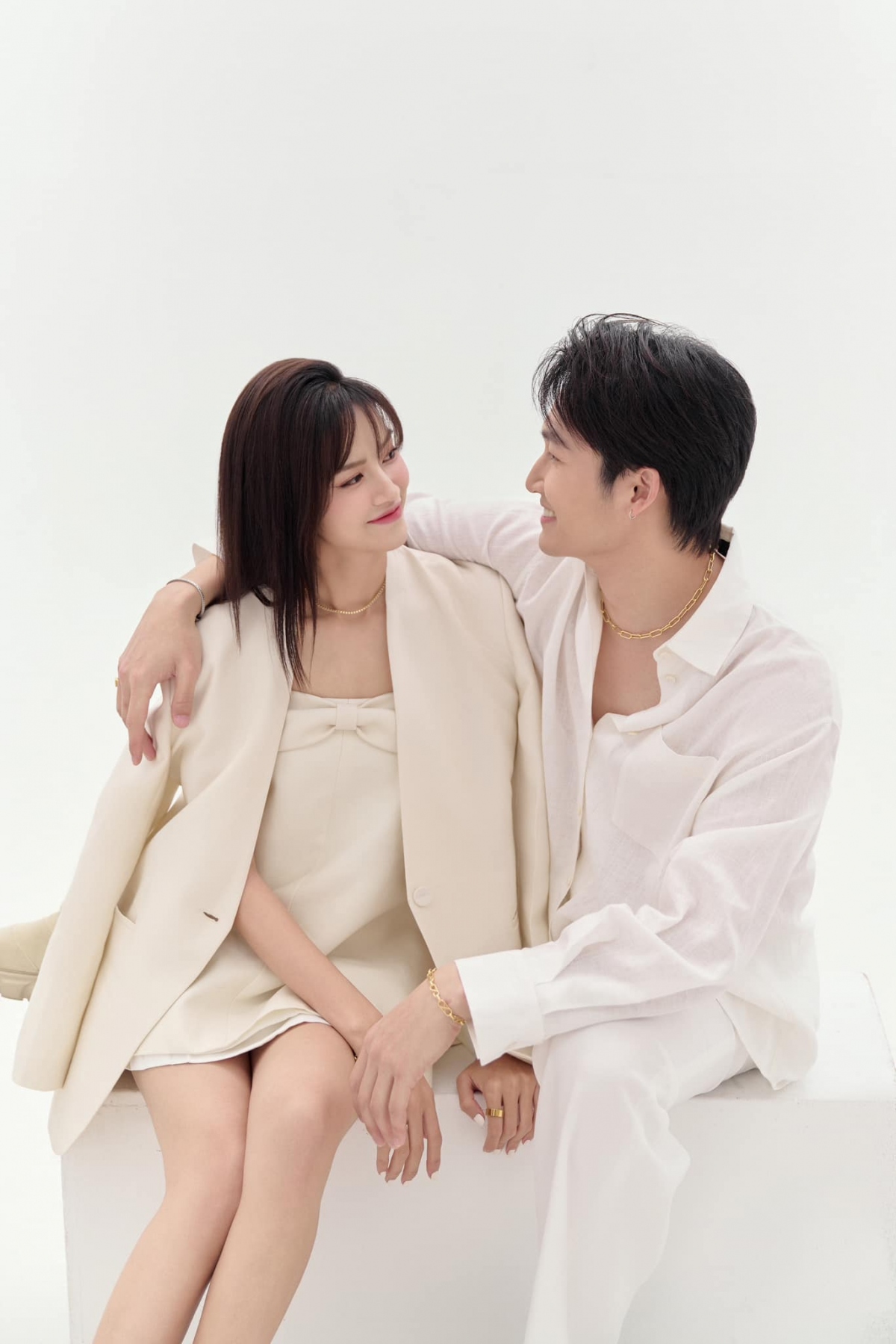 Khoảnh khắc ngọt ngào của Anh Đào - Đình Tú không kém trên phim.