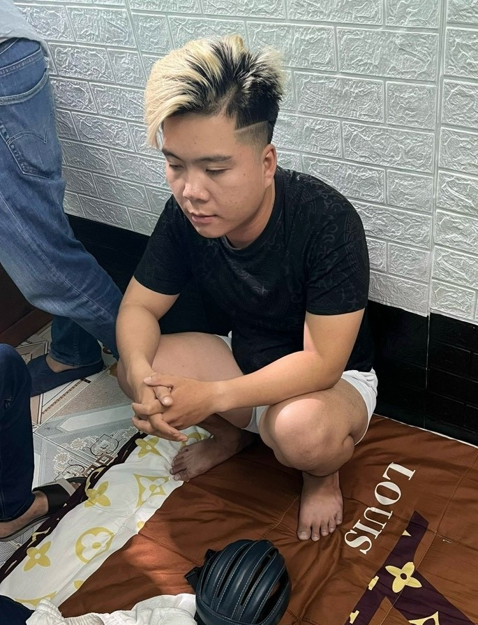 Đối tượng Đoàn Công Tấn Lực cùng phương tiện gây án.
