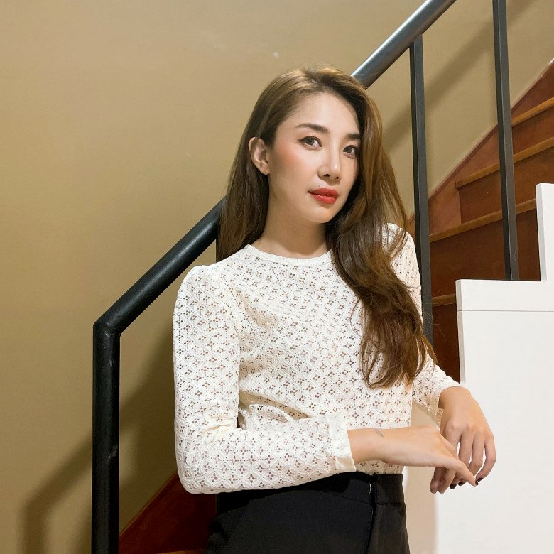 Sự trở lại của Minh Khuê, hay gần đây là với nghệ danh mới Ammy Minh Khuê khiến khán giả yêu phim Việt không khỏi mong chờ. Vào hơn 15 năm trước, người xem đã không khỏi ấn tượng với một Minh Khuê cá tính, xinh đẹp trong "Cô gái xấu xí". Sau đó, nữ diễn viên sinh năm 1985 tiếp tục được màn ảnh “đãi ngộ” với nhiều dự án đặc sắc tiếp theo như "Hùng Long phong Bá", "Nhỏ to chốn văn phòng", "Thương ngày nắng về"...