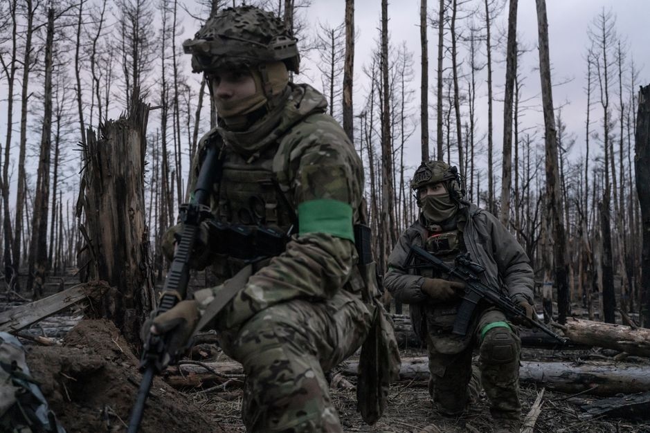 Binh sĩ Ukraine trên chiến trường. Ảnh: Wall Street Journal