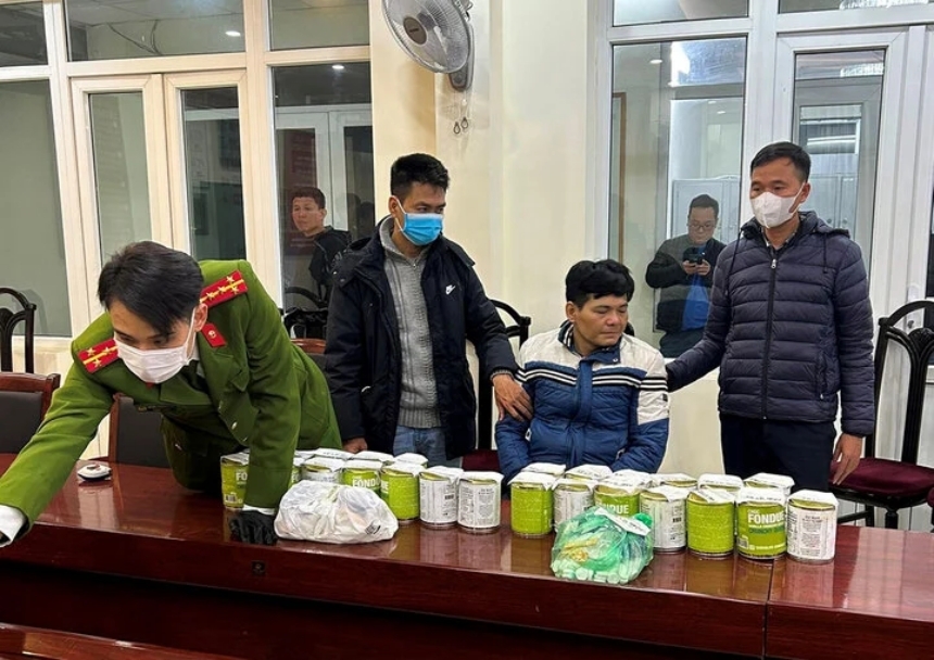 Lực lượng chức năng kiểm đếm tang vật thu giữ. (Ảnh: Công an TP Hải Phòng).