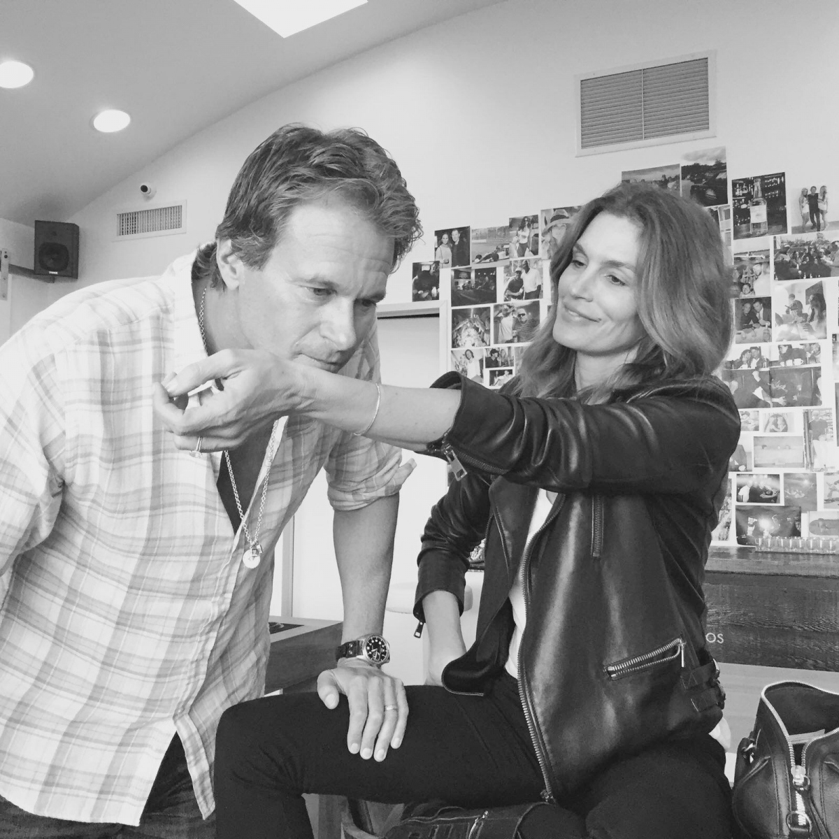 Chồng của Cindy Crawford, Rande Gerber, đã tặng người mẫu một loại nước hoa đặc biệt nhân ngày sinh nhật của cô