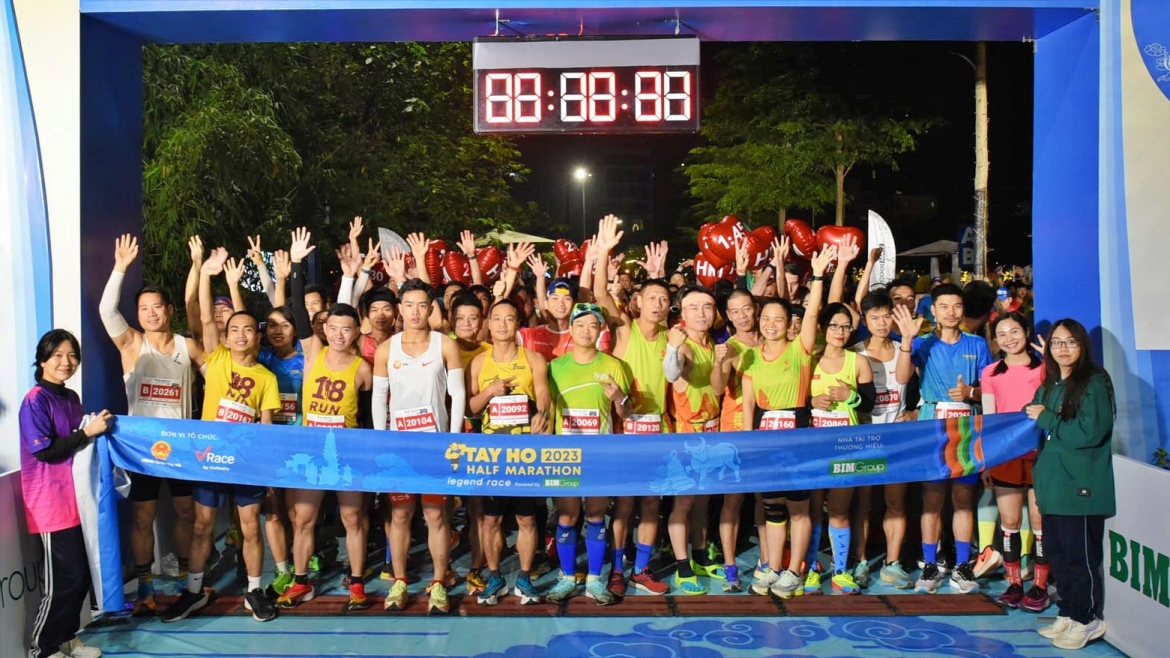 10.000 vận động viên tranh tài ở Tay Ho Half Marathon 2024, cao gần gấp đôi năm 2023.