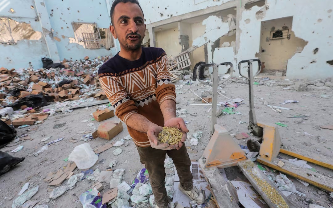 Người dân Gaza thiếu lương thực. Ảnh: Reuters.