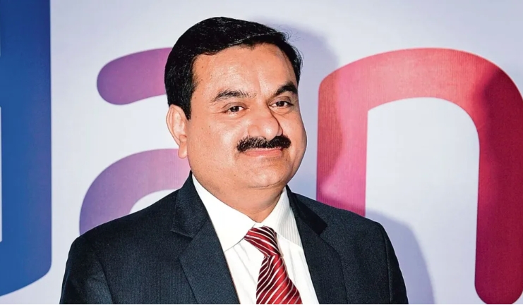 Vị trí giàu thứ 2 Ấn Độ thuộc về ông Gautam Adani với khối tài sản trị giá 84,8 tỷ USD. Doanh nhân này nổi danh trong lĩnh vực hạ tầng, năng lượng và logistics.