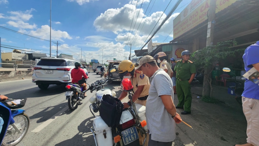 CSGT Trạm Tân Túc xử lý vi phạm TT ATGT