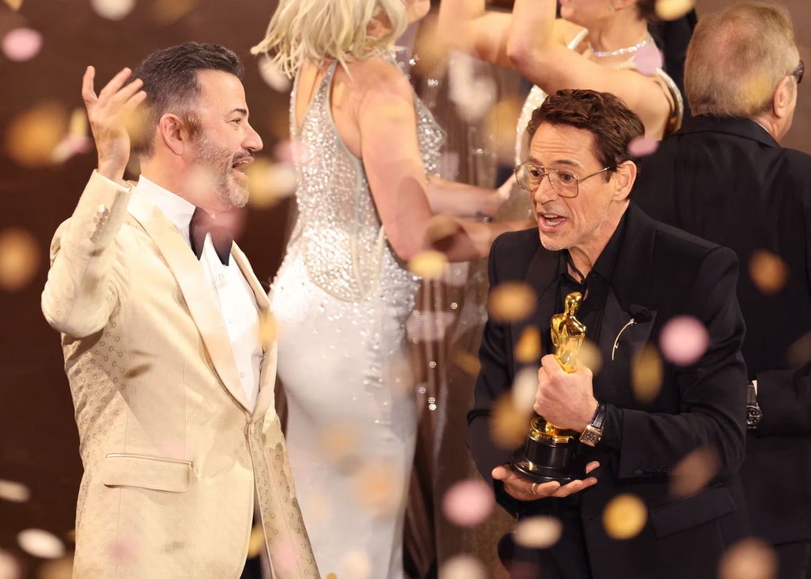 Danh hài Jimmy Kimmel chúc mừng Robert Downey Jr.