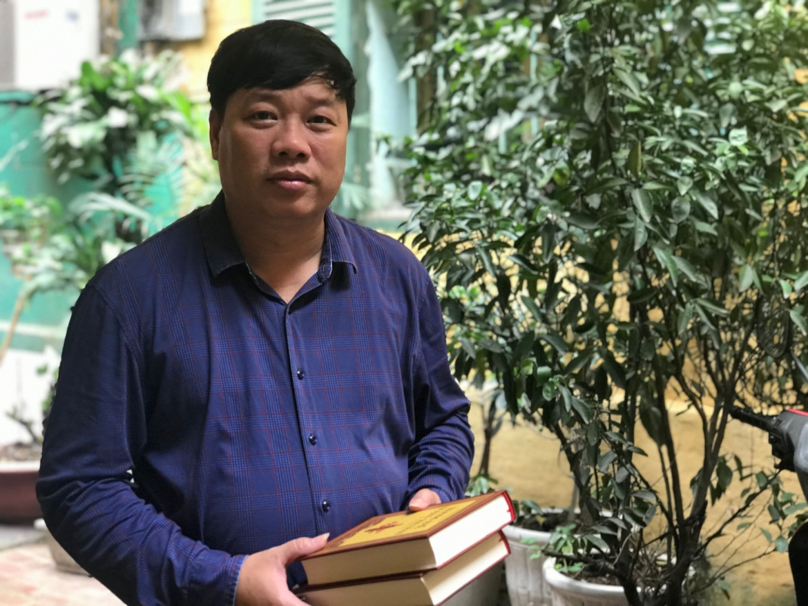 Nhà văn Phùng Văn Khai.