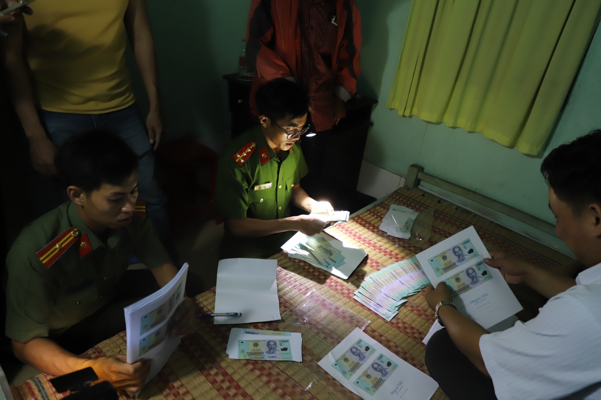 Tang vật thu giữ tại nhà đối tượng Trần Thẩm Lin - Ảnh Thế Phong