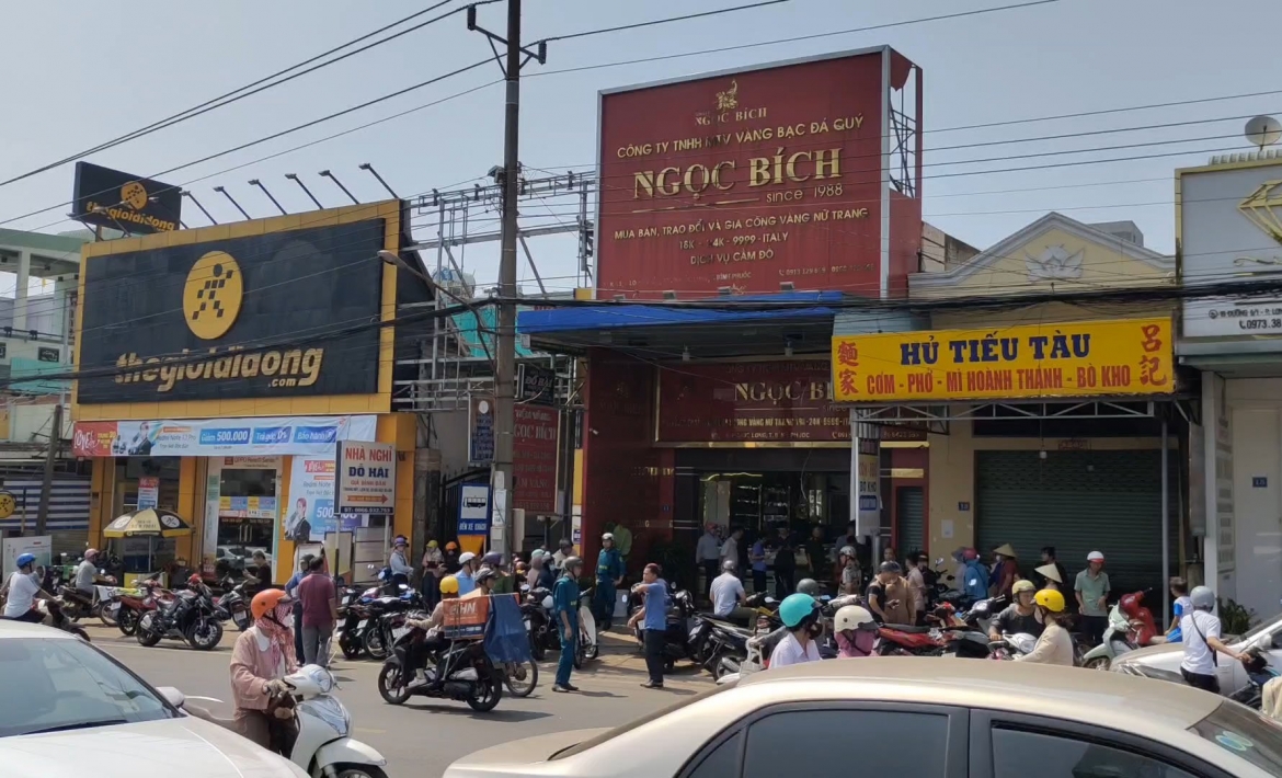 Nơi xảy ra vụ cướp tiệm vàng. Ảnh: BP