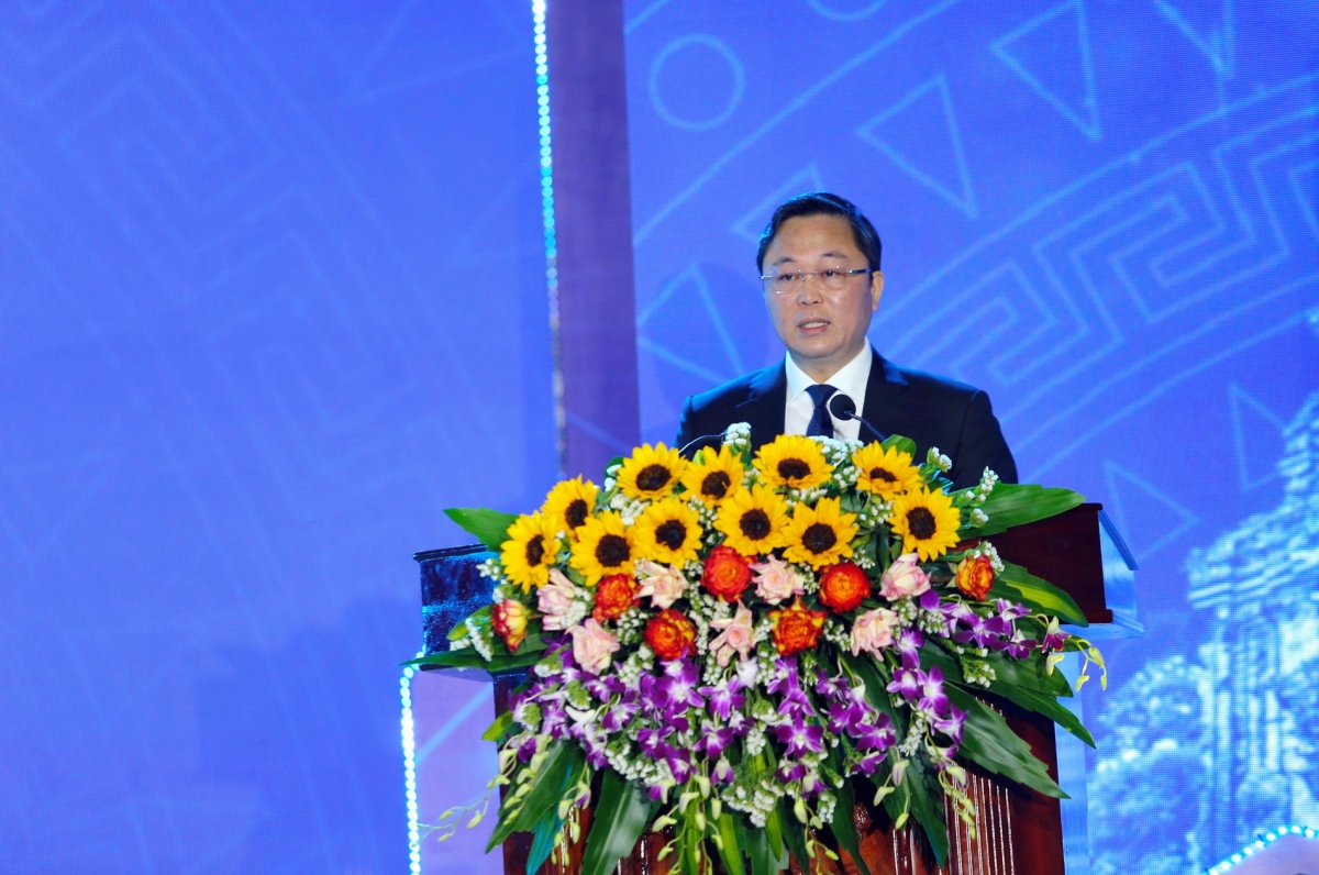 Ông Lê Trí Thanh, Chủ tịch UBND tỉnh Quảng Nam phát biểu khai mạc hội nghị.