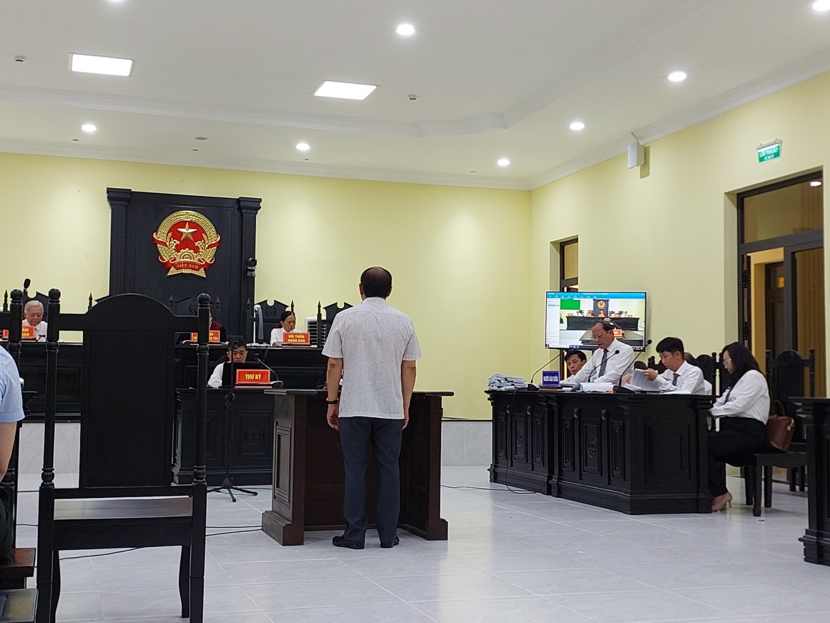 Sau 2 ngày xét xử, HĐXX sơ thẩm đã quyết định tạm hoãn, để điều tra bổ sung