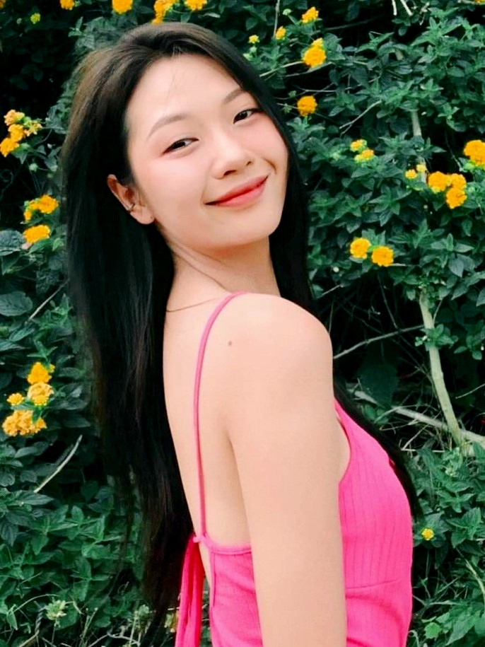 Từng ghi dấu ấn với vai Yến “kem trộn” trong "Lật mặt 6: Tấm vé định mệnh", Tạ Lâm bùng nổ danh tiếng và được săn đón nồng nhiệt nhờ diễn xuất, cách hóa thân nhân vật duyên dáng. Sao nữ sinh năm 2000 có xuất thân từ gia đình không theo nghệ thuật nhưng cực kì ủng hộ cô theo đuổi con đường này.