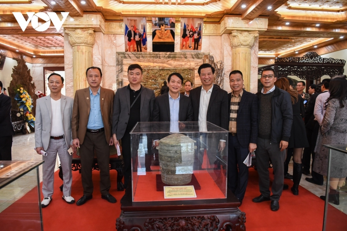 Du khách tại một bảo tàng tư nhân ở tỉnh Bắc Ninh.