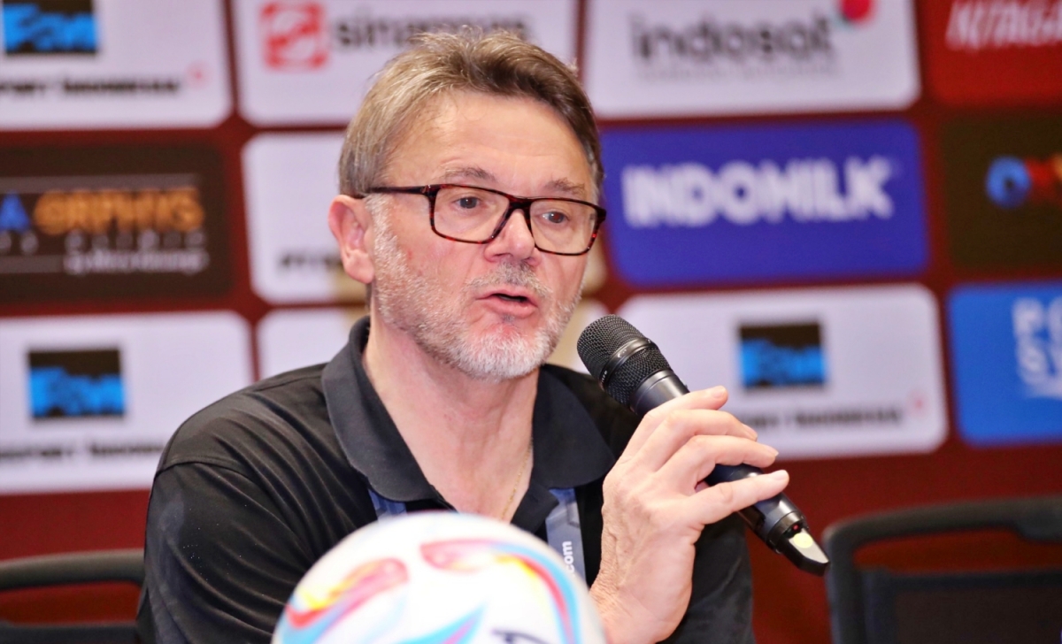 Liên đoàn Bóng đá Việt Nam sa thải HLV Troussier sau thành tích nghèo nàn của ĐT Việt Nam.