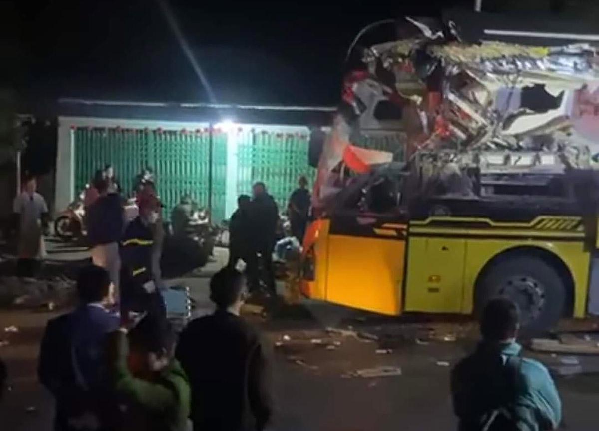 Hai xe bị hư hỏng nghiêm trọng