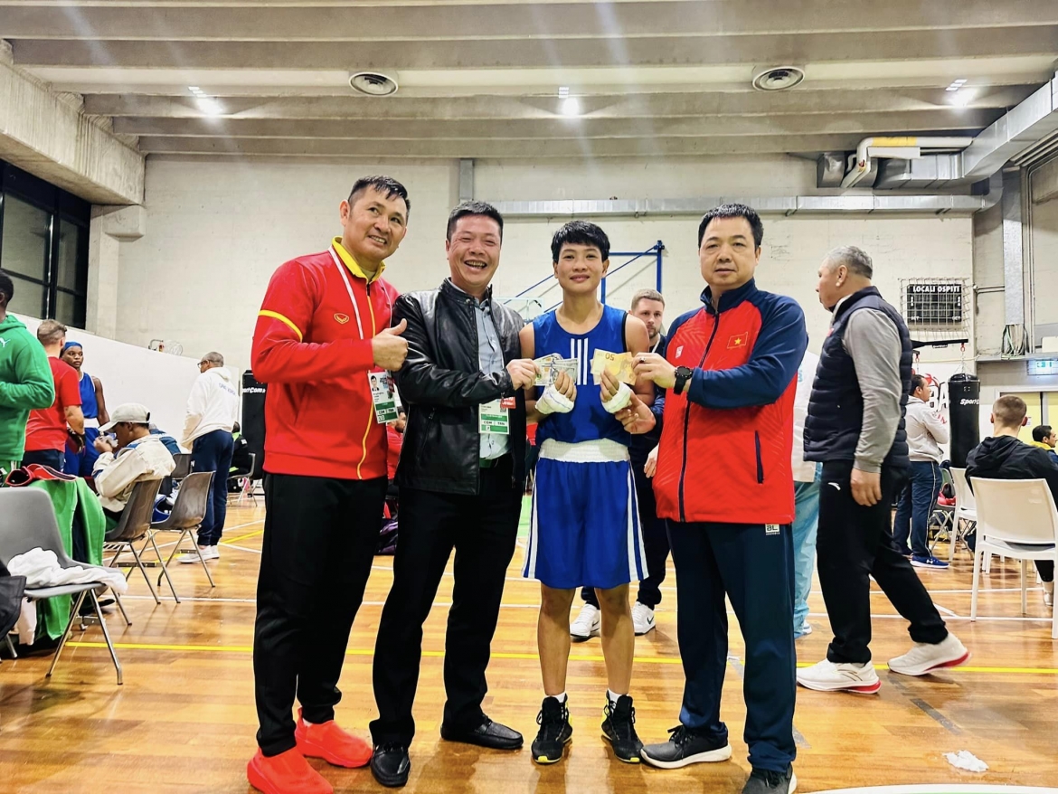 Võ Thị Kim Ánh (áo xanh) của đội tuyển boxing Việt Nam. (Ảnh: FB Nguyễn Thị Tâm)